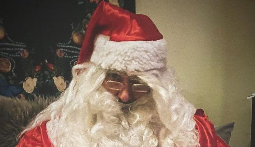 Benjamín Vicuña disfrazado de Papá Noel 