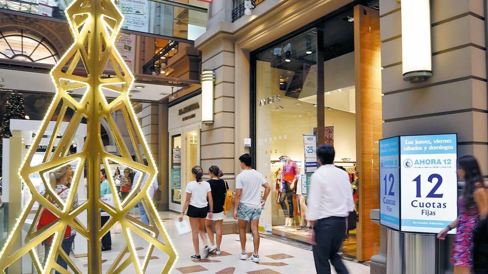 Shopping. El 63% de los negocios relevados vendieron menos y el 51% sufrieron faltantes de mercadería.