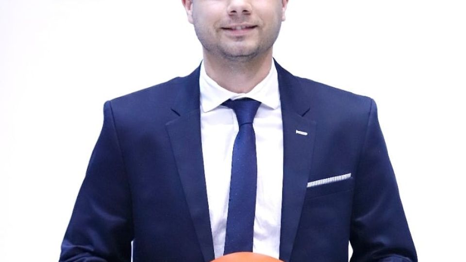 Pasión naranja. Nicolás Arduh jugó en Instituto, Maipú y Empalme y fue DT en General Paz Juniors. Hoy dirige Atenas junto a Cristian Colli.