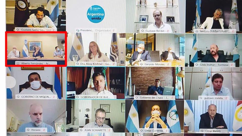 Videoconferencia. El Jefe de Estado estuvo acompañado por los ministros González García, De Pedro, el secretario general Vitobello y la secretaria Vizzotti, a quien felicitó.