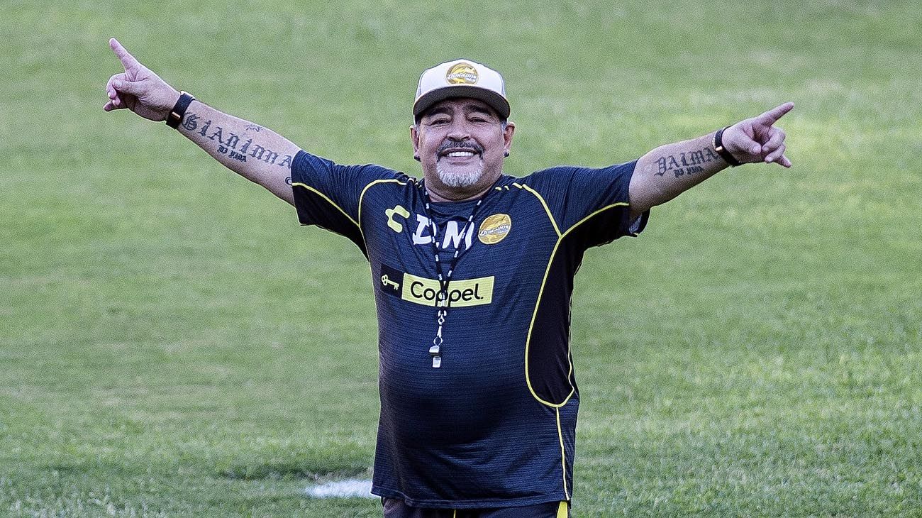 25 de noviembre. El astro del fútbol Diego Armando Maradona murió a los 60 años después de sufrir un paro cardiorrespiratorio en su domicilio.