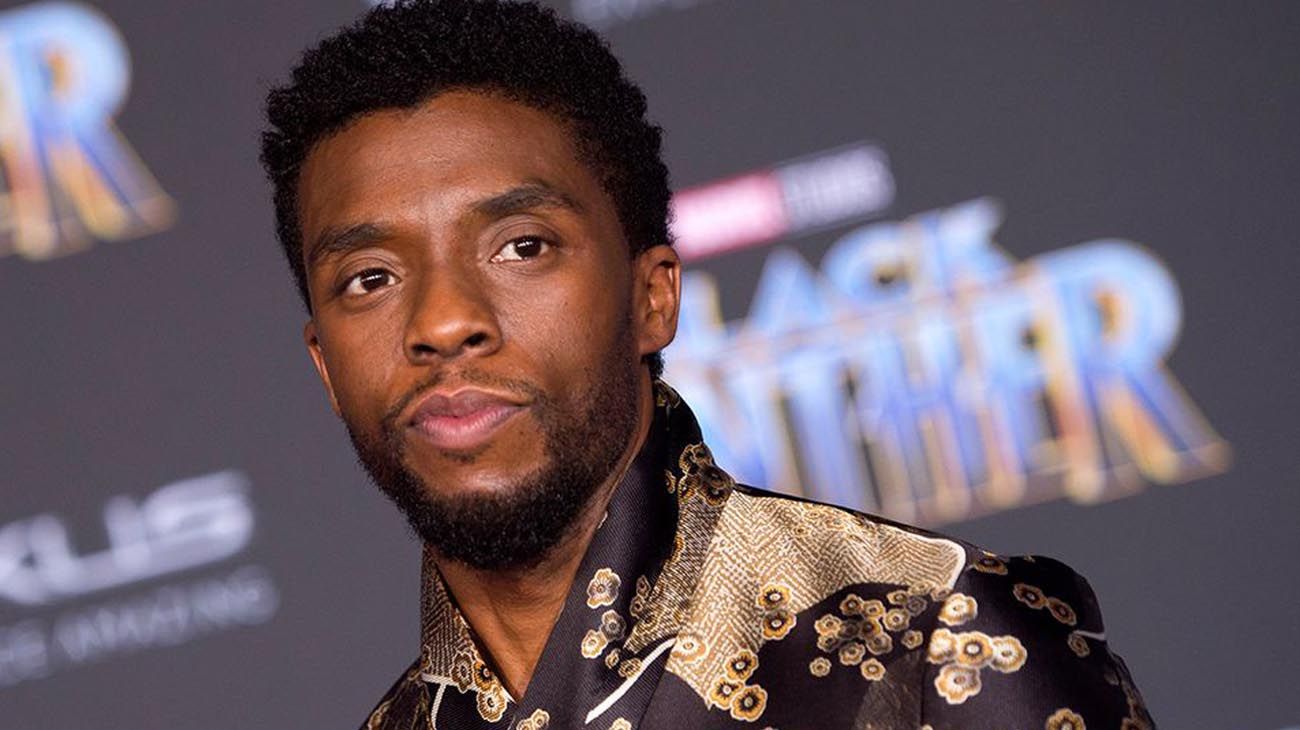 28 de agosto. A los 43 años, el actor Chadwick Boseman falleció a causa de un cáncer de colon.