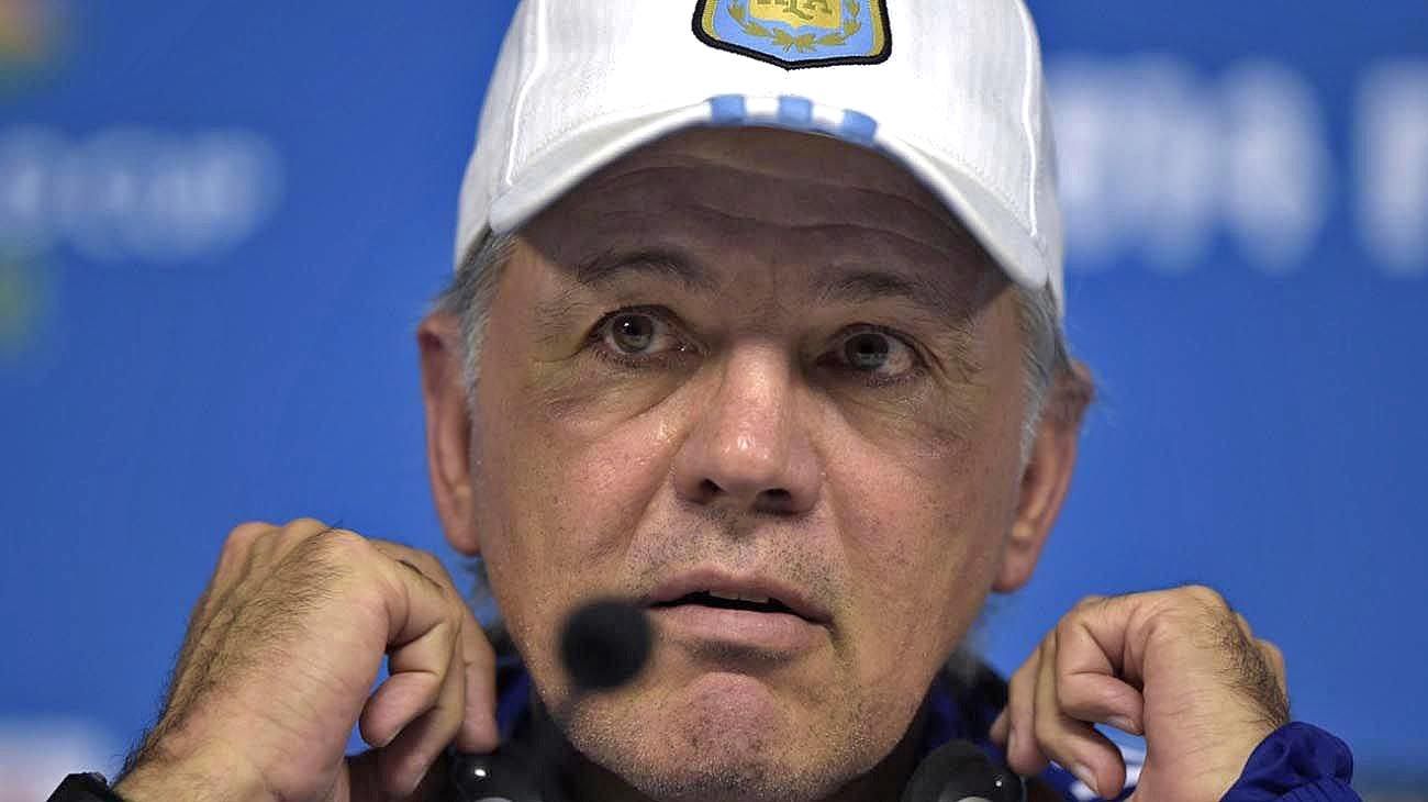 8 de diciembre. El ex entrenador de Estudiantes y la selección argentina, Alejandro Sabella, murió a los 66 años.