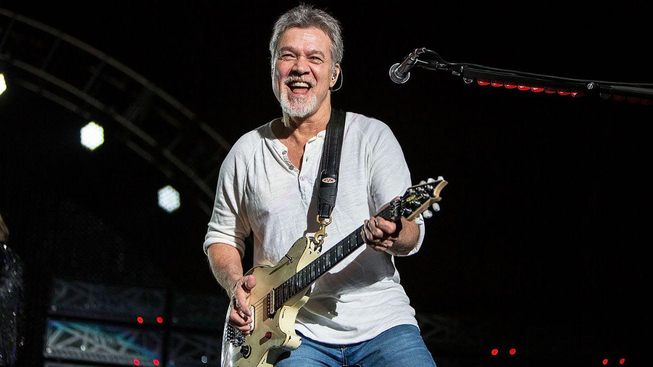 6 de octubre. El guitarrista neerlandés-estadounidense Eddie Van Halen, fundador de la banda de hard rock Van Halen, murió a los 65 años.