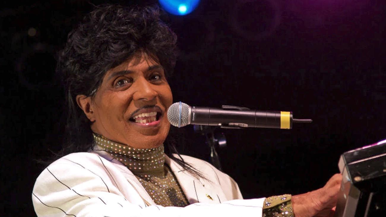 9 de mayo. Murió Little Richard, pionero del rock and roll en EE.UU. a los 87 años.