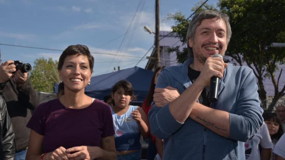 El líder de La Cámpora, Máximo Kirchner, junto a la intendenta de Quilmes, Mayra Mendoza.