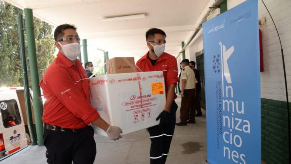Las primeras vacunas rusas llegan a las provincias.