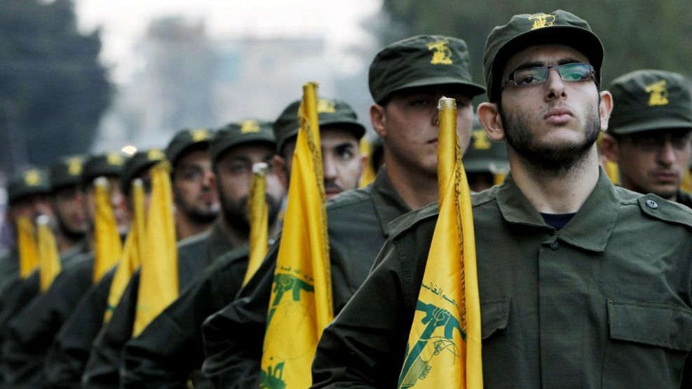 Tropas y armamento de Hezbollah, en el sur de Beirut.