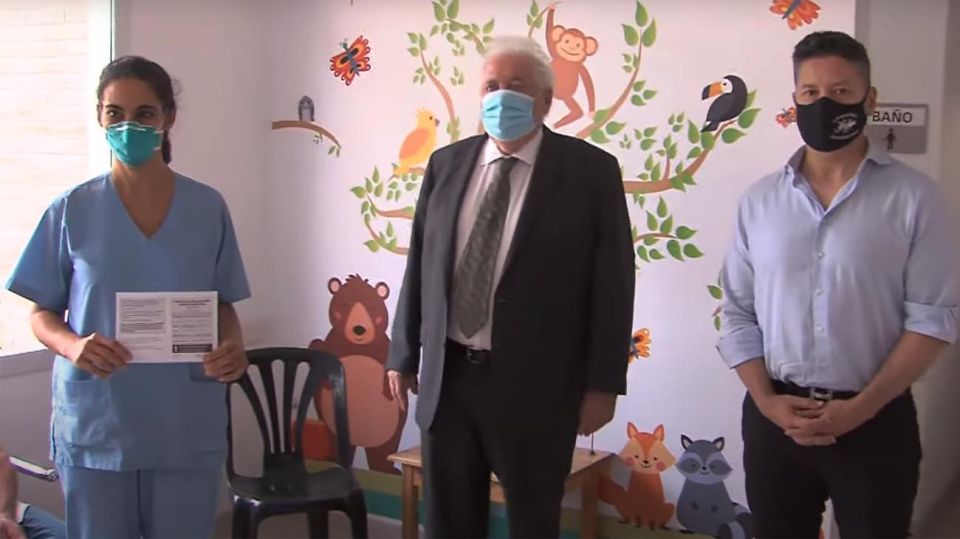 Ginés González García dialogó con el personal de salud vacunado.