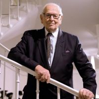 A sus 98 años murió el diseñador de moda francés, Pierre Cardin