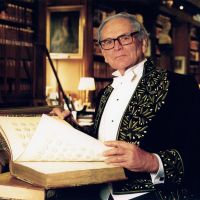 A sus 98 años murió el diseñador de moda francés, Pierre Cardin