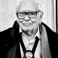 A sus 98 años murió el diseñador de moda francés, Pierre Cardin