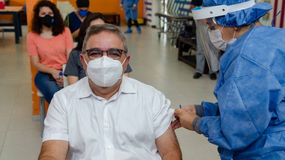 Raúl Jalil, gobernador de Catamarca, se aplicó la Sputnik V