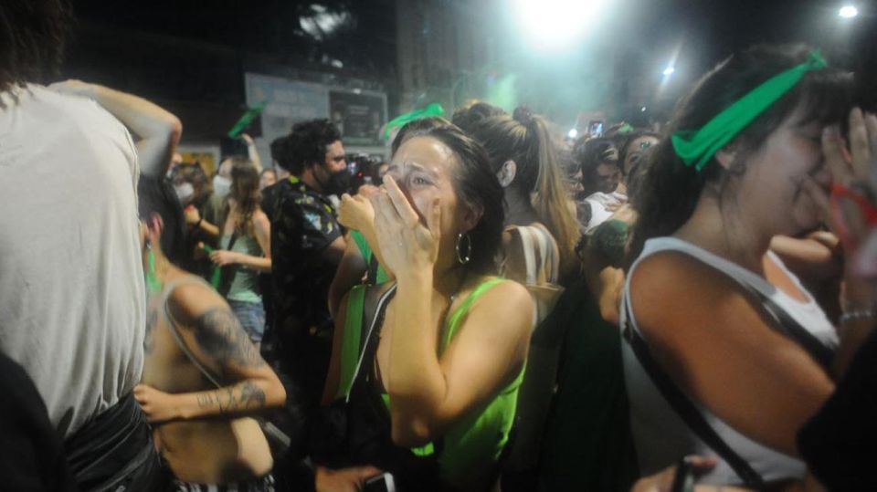 Festejos frente al Congreso tras la aprobación del aborto en el Senado 20201230