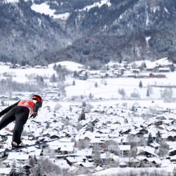 El alemán David Siegel en acción durante la prueba de carrera de montaña grande masculina del Torneo de las Cuatro Colinas, que se celebró como parte de la Copa del Mundo de Salto de Esquí FIS en Oberstdorf. | Foto:Daniel Karmann / DPA