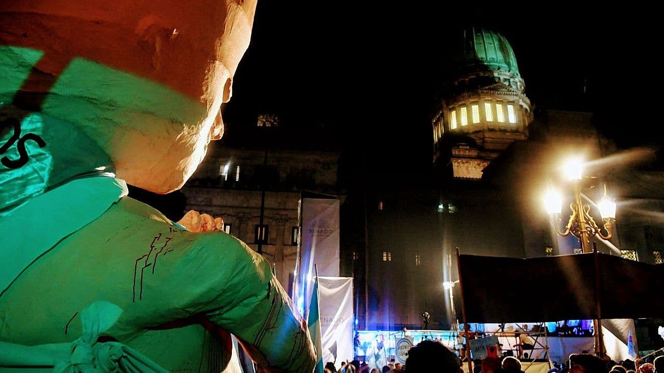 Frustración en la plaza celeste tras la aprobación del aborto en el Senado