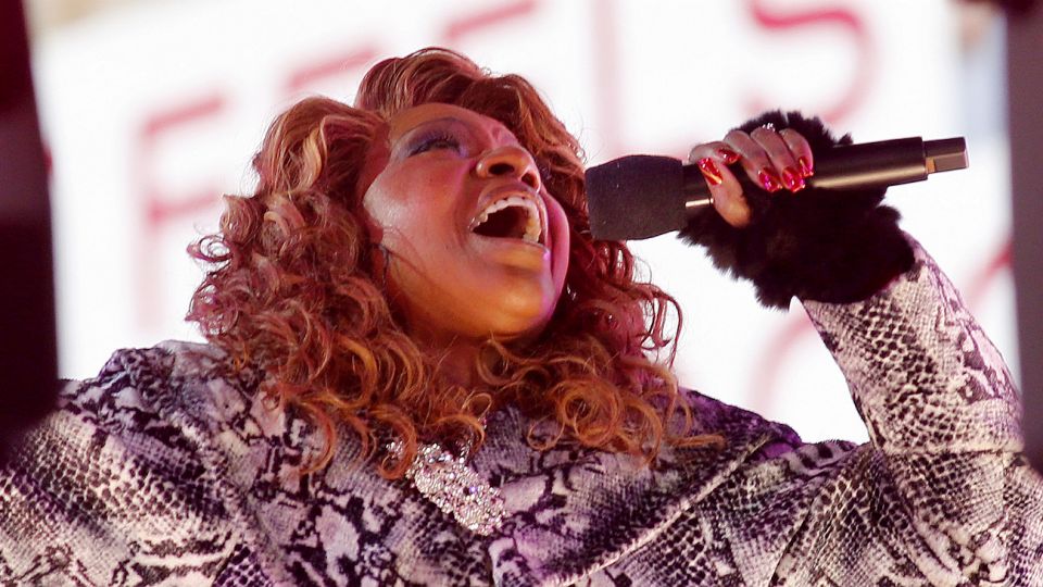 Gloria Gaynor interpretó su clásico desde Nueva York.
