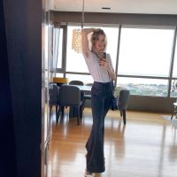 Guillermina Valdés te muestra cómo armar diferentes looks con una remera básica blanca