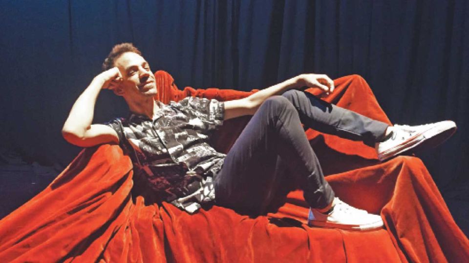 Multifacetico. El artista se lanza con un musical propio en el teatro El Cubo y también como director.