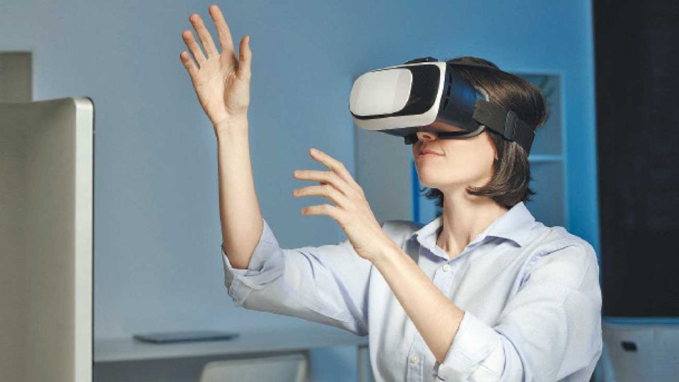 Alteraciones. Desde juegos desarrollados en realidad virtual hasta relojes inteligentes, la nueva era digital permite un acercamiento ya no distinto sino revolucionario a modos clásicos de los relatos, del paso del tiempo y de lo que definimos como vida cotidiana.