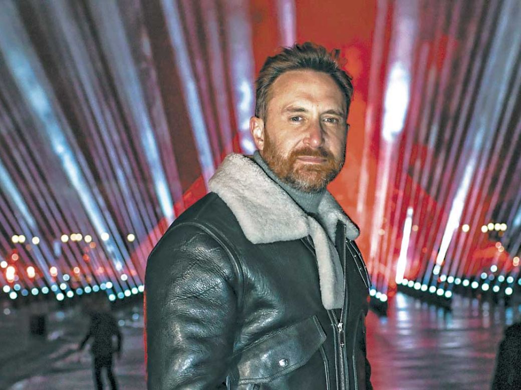 David Guetta abrió 2021 desde el Louvre y habló a favor de las vacunas | Perfil