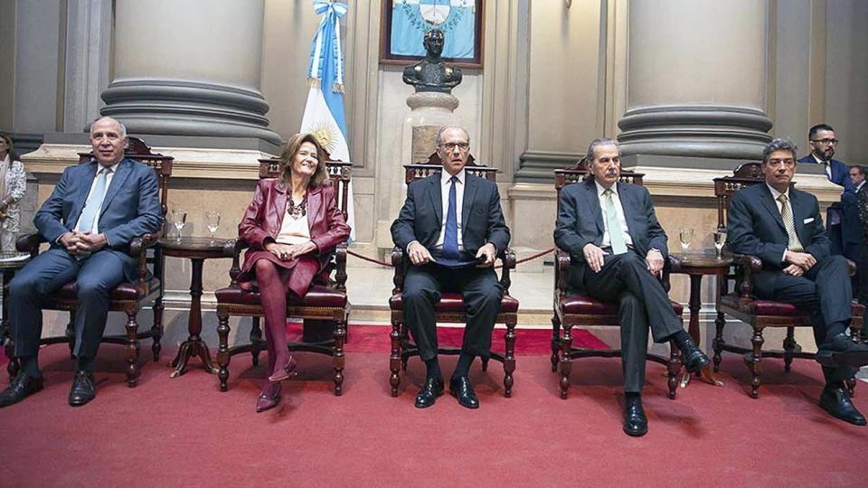 Apuntados. El 9 de diciembre, la vicepresidenta señaló uno por uno a los miembros del tribunal.