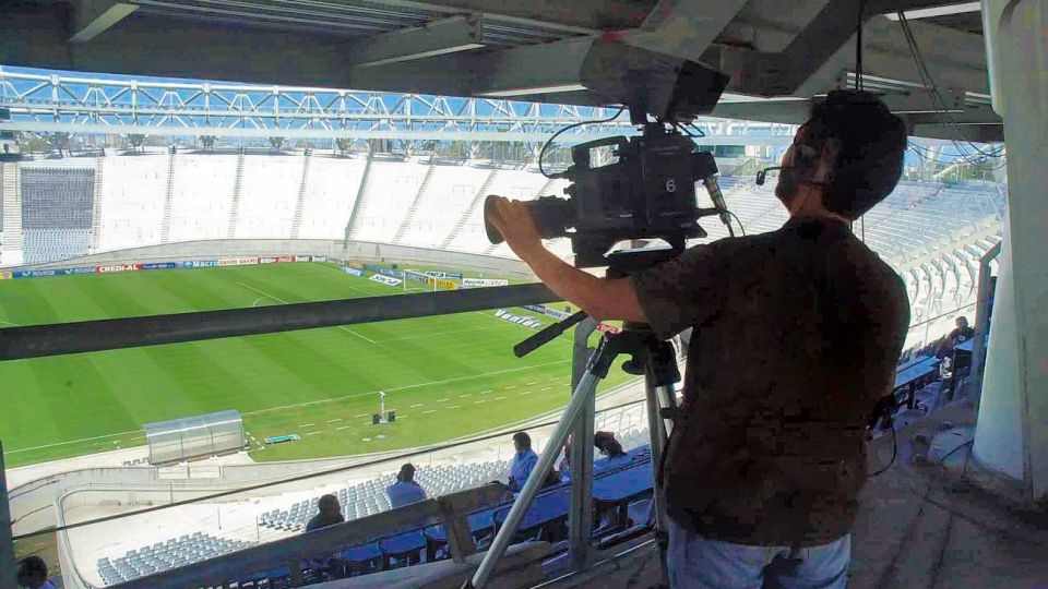 Fútbol por tv. El acuerdo con la empresa Disney fortaleció a Tapia como negociador. Tinelli falló en su estrategia para que Turner se quedara con los derechos.