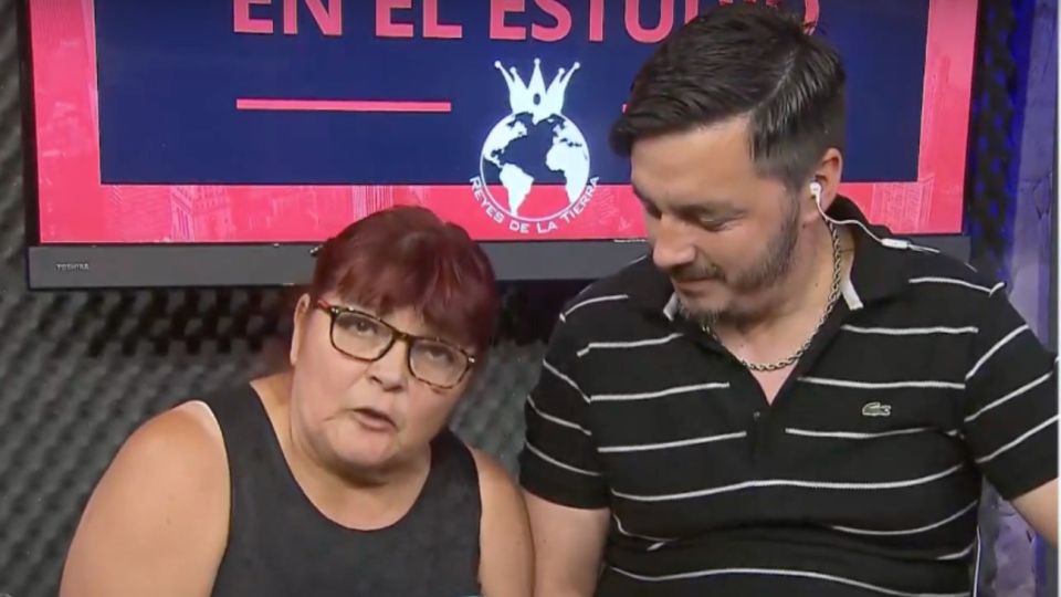 Marisa "La Petisa", junto a su hijo, el pastor evangélico Adrián Aquino.