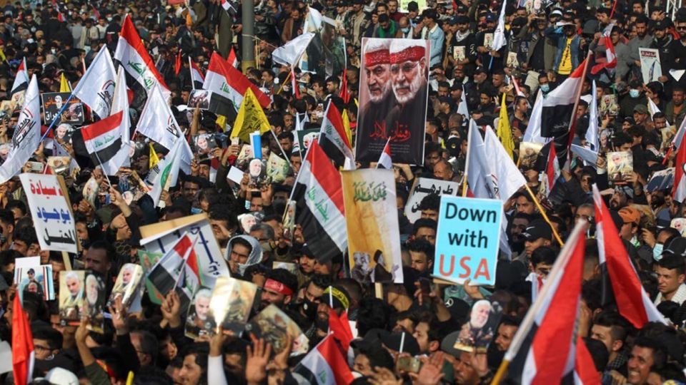 Irán anuncia ejercicio con drones a gran escala y hay protestas a un año del asesinato de Solemaini