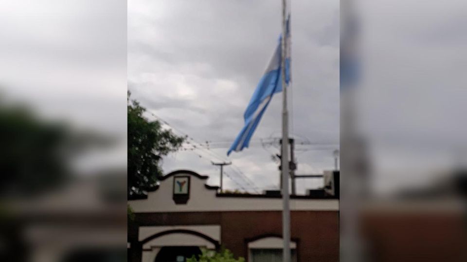 La bandera a media asta por la ley del aborto en Tucumán