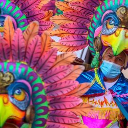 Artistas actúan durante el Carnaval de Negros y Blancos en Pasto, Colombia. - Se realizan carnavales sin público como medida preventiva contra la pandemia del coronavirus COVID-19. | Foto:Daniel Rivera / AFP