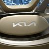 Kia presentó su nuevo logotipo y batió un récord Guinness
