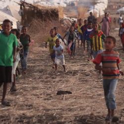 La fotografía muestra a refugiados etíopes en el campo de refugiados de Um Raquba en Gedaref, en el este de Sudán. | Foto:Ashraf Shazly / AFP