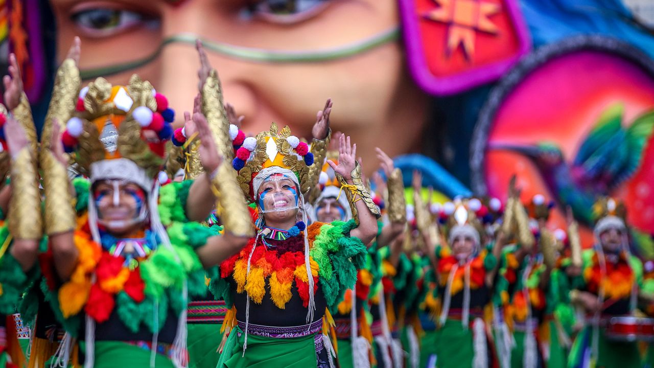 Artistas actúan durante el Carnaval de Negros y Blancos en Pasto, Colombia. - Se realizan carnavales sin público como medida preventiva contra la propagación de la pandemia del coronavirus COVID-19. | Foto:Daniel Rivera / AFP