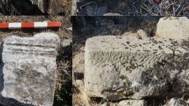 Los arqueólogos encontraron una estatua de una mujer en el suelo y una cabeza femenina de terracota.