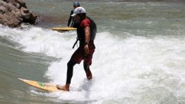 Esta curiosa variante del surf llegó a la provincia de la mano de un grupo de jóvenes entusiastas de los deportes acuáticos.