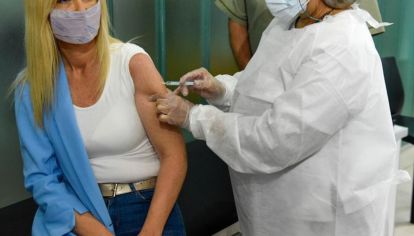 Recibir ambas dosis de la vacuna no te genera una inmunidad completa contra la enfermedad.
