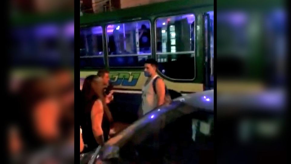 Murió un ladrón y un policía fue herido en un tiroteo en un colectivo que circulaba por San Francisco Solano