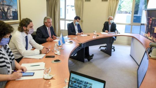 El presidente Alberto Fernández, en una reunión virtual con gobernadores.