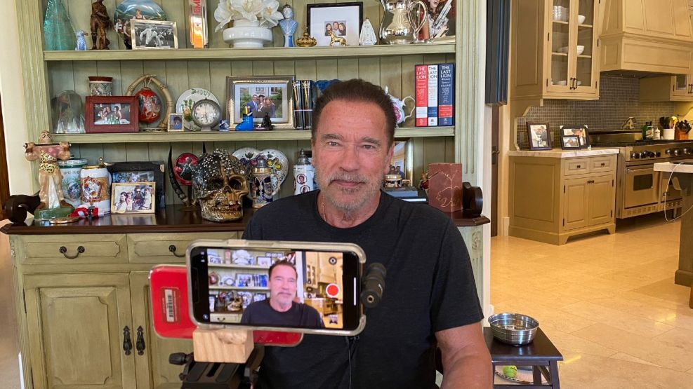 Arnold Schwarzenegger comparó a los seguidores de Trump con los Nazis y lo criticó duramente.
