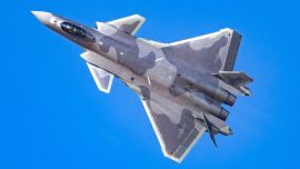 El Chengdu J-20 voló por primera vez el 11 de enero de 2011, con el objetivo de convertirse en el futuro caza furtivo de China.