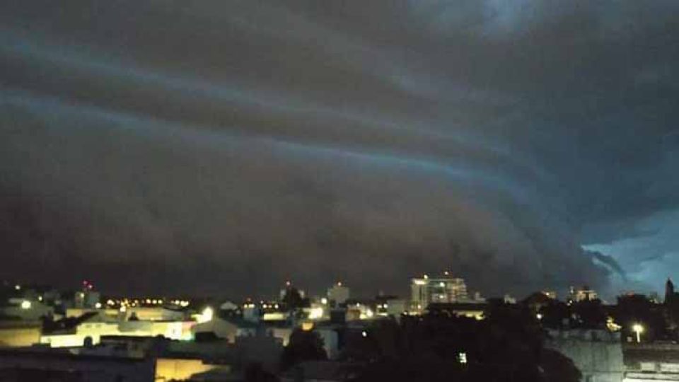 Intensa tormenta sobre la ciudad de Tandil, Buenos Aires.