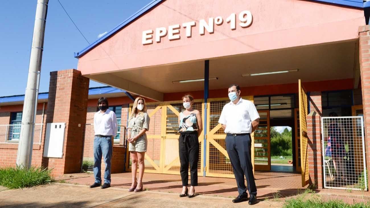 Fabiola Yañez, realizó un enlace solidario, entre la constructora Tabay S.A y el municipio de Santa Ana. 