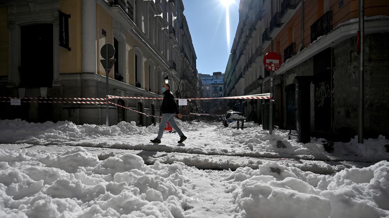 Las escuelas, los tribunales y los museos fueron cerrados en todo el centro de España durante dos días después de que la región fuera azotada por una gran tormenta de nieve.