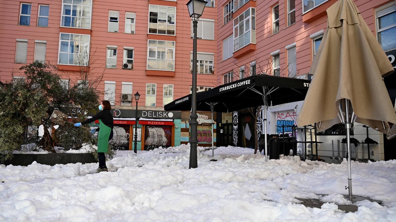 Las escuelas, los tribunales y los museos fueron cerrados en todo el centro de España durante dos días después de que la región fuera azotada por una gran tormenta de nieve.