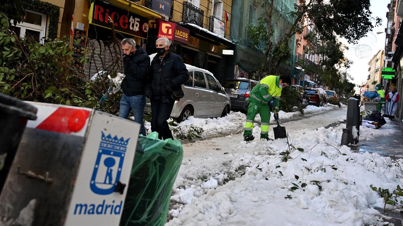 Las escuelas, los tribunales y los museos fueron cerrados en todo el centro de España durante dos días después de que la región fuera azotada por una gran tormenta de nieve.