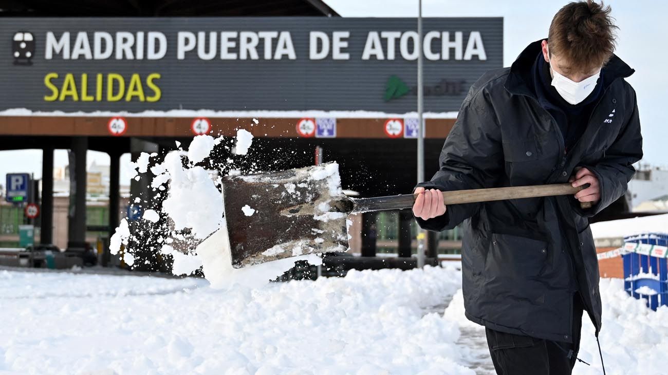 Las escuelas, los tribunales y los museos fueron cerrados en todo el centro de España durante dos días después de que la región fuera azotada por una gran tormenta de nieve.