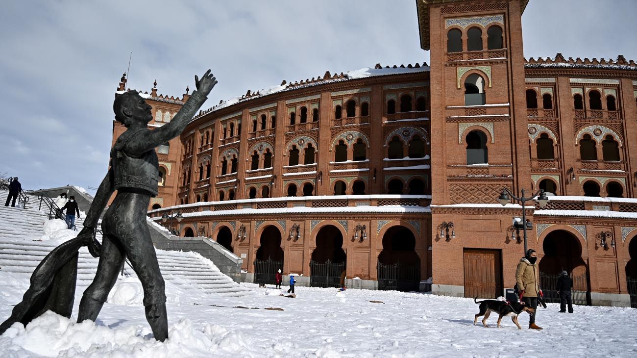 Las escuelas, los tribunales y los museos fueron cerrados en todo el centro de España durante dos días después de que la región fuera azotada por una gran tormenta de nieve.