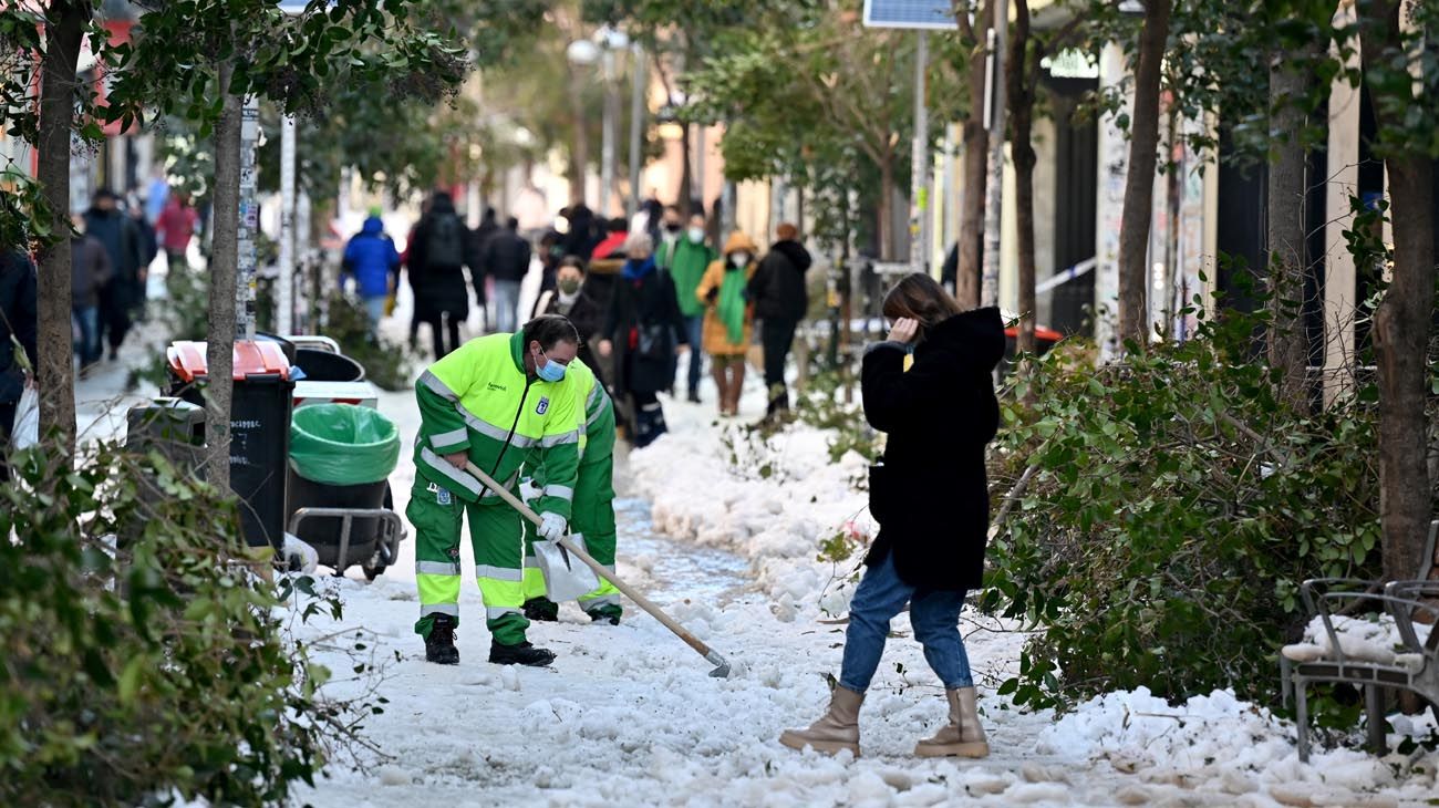 Las escuelas, los tribunales y los museos fueron cerrados en todo el centro de España durante dos días después de que la región fuera azotada por una gran tormenta de nieve.