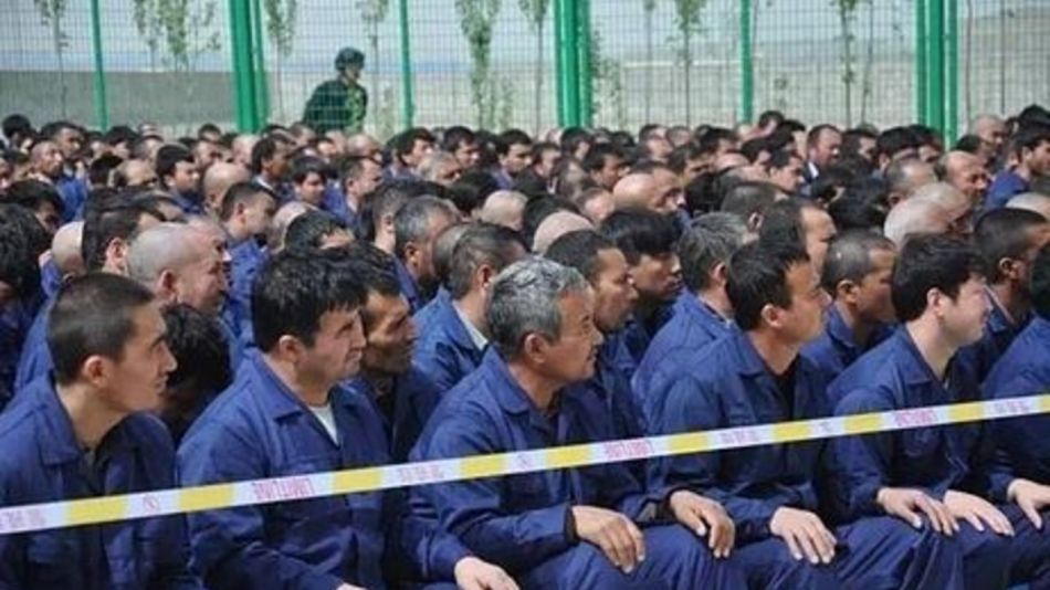 Dramático del pueblo uigur en Xinjiang, China.